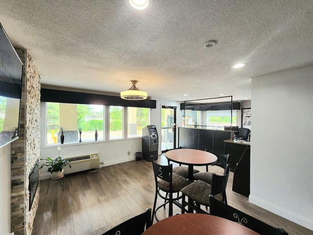 Imagen de los interiores del Hotel Super 8 by Wyndham Shreveport. Foto 16