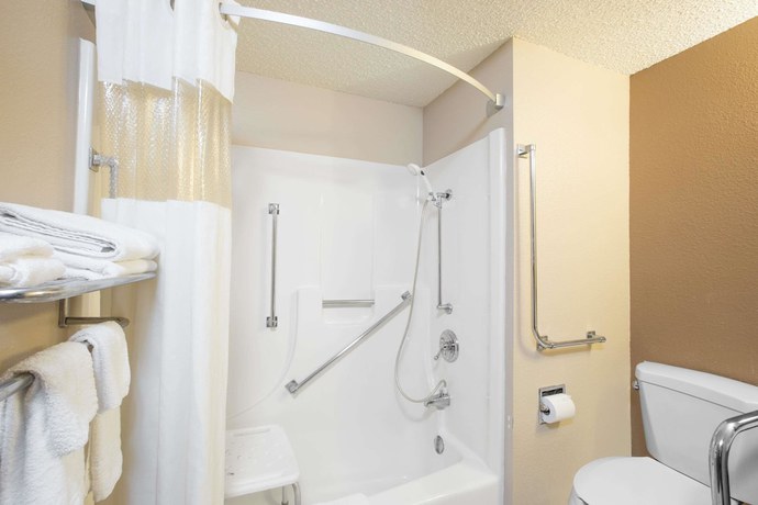 Imagen de la habitación del Hotel Super 8 by Wyndham Sioux City/Morningside Area. Foto 4