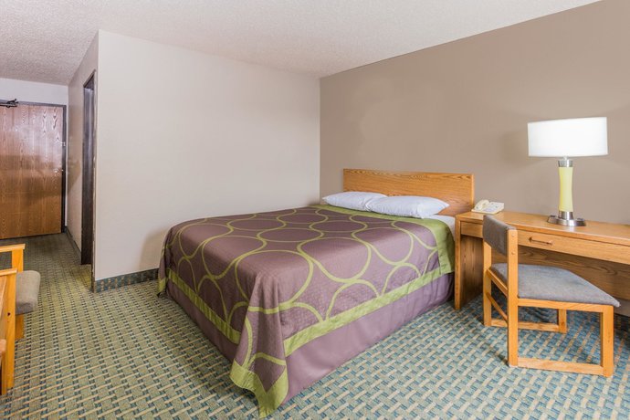 Imagen de la habitación del Hotel Super 8 by Wyndham St. Charles. Foto 4