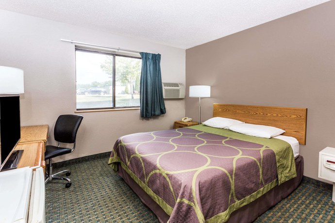 Imagen de la habitación del Hotel Super 8 by Wyndham St. Charles. Foto 12