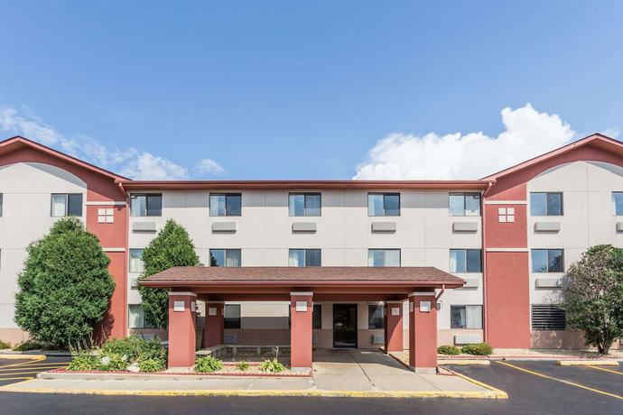 Imagen general del Hotel Super 8 by Wyndham St. Charles. Foto 2