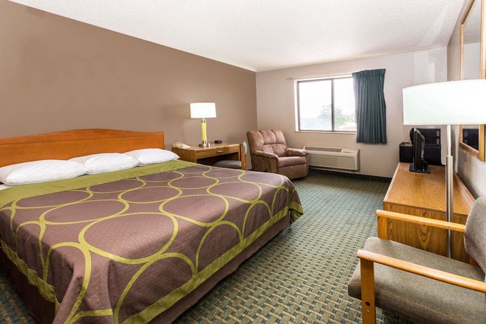 Imagen de la habitación del Hotel Super 8 by Wyndham St. Charles. Foto 13