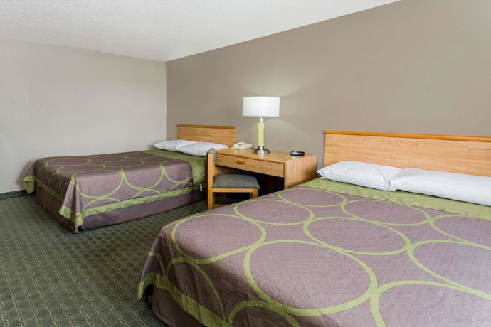 Imagen de la habitación del Hotel Super 8 by Wyndham St. Charles. Foto 14