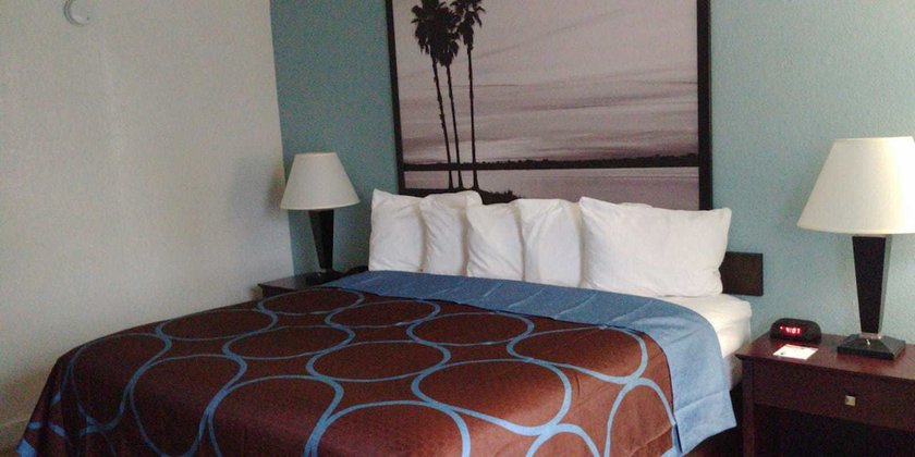 Imagen de la habitación del Hotel Super 8 by Wyndham St. Petersburg. Foto 4