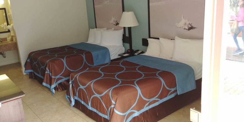 Imagen de la habitación del Hotel Super 8 by Wyndham St. Petersburg. Foto 5
