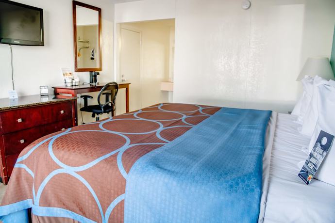 Imagen de la habitación del Hotel Super 8 by Wyndham St. Petersburg. Foto 6