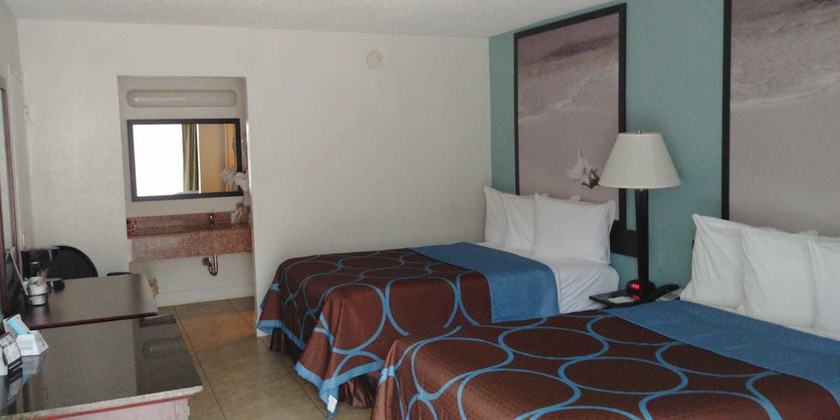 Imagen de la habitación del Hotel Super 8 by Wyndham St. Petersburg. Foto 13