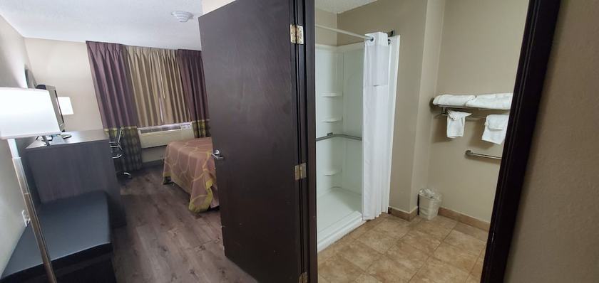 Imagen de la habitación del Hotel Super 8 by Wyndham Sterling Heights/Detroit Area. Foto 6