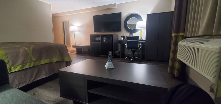 Imagen de la habitación del Hotel Super 8 by Wyndham Sterling Heights/Detroit Area. Foto 7