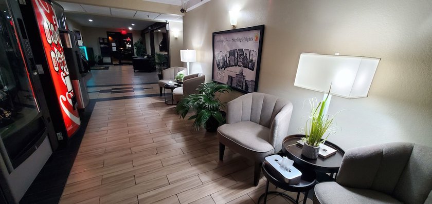 Imagen de los interiores del Hotel Super 8 by Wyndham Sterling Heights/Detroit Area. Foto 20
