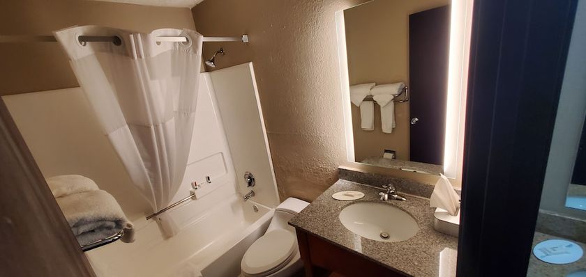Imagen de la habitación del Hotel Super 8 by Wyndham Sterling Heights/Detroit Area. Foto 10