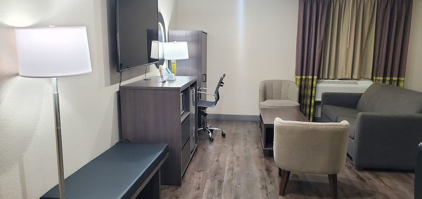 Imagen de la habitación del Hotel Super 8 by Wyndham Sterling Heights/Detroit Area. Foto 14