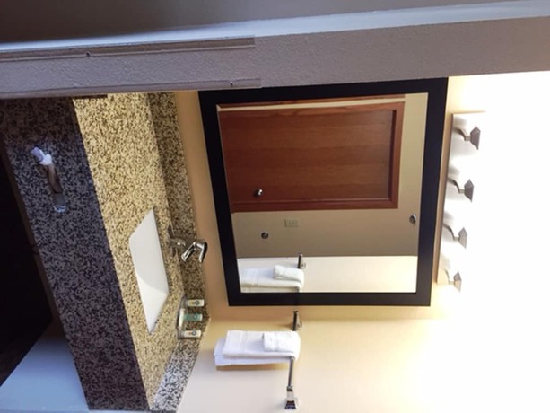 Imagen de la habitación del Hotel Super 8 by Wyndham Sturtevant Racine. Foto 4