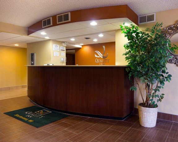 Imagen de los interiores del Hotel Super 8 by Wyndham Sturtevant Racine. Foto 12