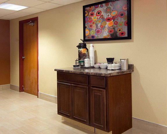 Imagen de los interiores del Hotel Super 8 by Wyndham Sturtevant Racine. Foto 13