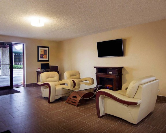 Imagen de los interiores del Hotel Super 8 by Wyndham Sturtevant Racine. Foto 15