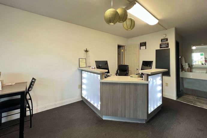 Imagen de los interiores del Hotel Super 8 by Wyndham Sulphur South. Foto 17
