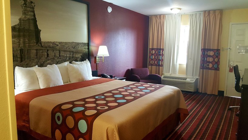 Imagen de la habitación del Hotel Super 8 by Wyndham Temple S. General Bruce. Foto 10