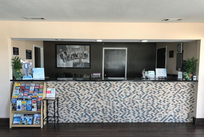 Imagen de los interiores del Hotel Super 8 by Wyndham Terrell. Foto 11