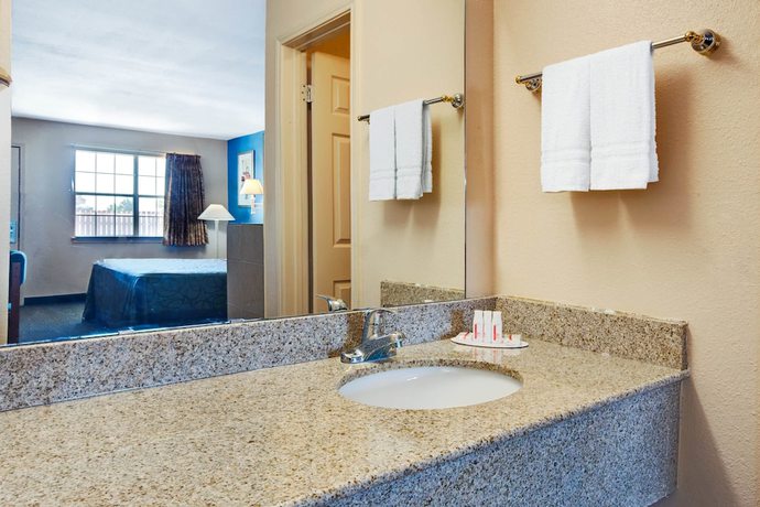 Imagen de la habitación del Hotel Super 8 by Wyndham Terrell. Foto 9