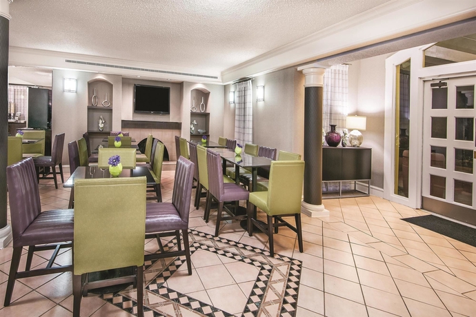 Imagen de los interiores del Hotel Super 8 by Wyndham The Woodlands North. Foto 12
