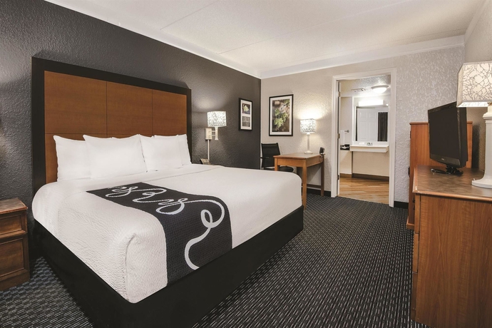 Imagen de la habitación del Hotel Super 8 by Wyndham The Woodlands North. Foto 7