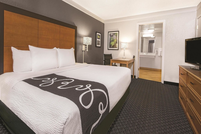 Imagen de la habitación del Hotel Super 8 by Wyndham The Woodlands North. Foto 8