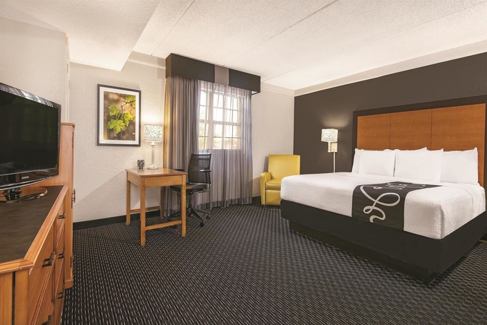 Imagen de la habitación del Hotel Super 8 by Wyndham The Woodlands North. Foto 9