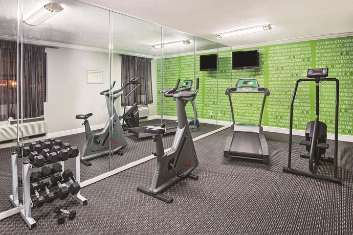 Imagen de los interiores del Hotel Super 8 by Wyndham The Woodlands North. Foto 13