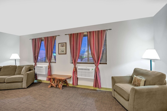 Imagen de los interiores del Hotel Super 8 by Wyndham Ticonderoga. Foto 19