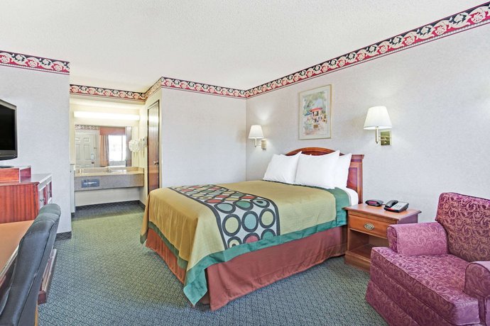 Imagen de la habitación del Hotel Super 8 by Wyndham Tucson Downtown Convention Center. Foto 7