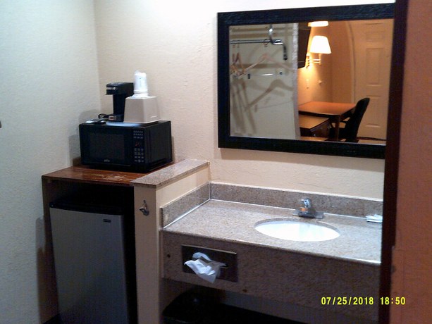 Imagen de la habitación del Hotel Super 8 by Wyndham Tucson Downtown Convention Center. Foto 10