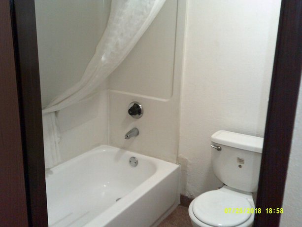 Imagen de la habitación del Hotel Super 8 by Wyndham Tucson Downtown Convention Center. Foto 12