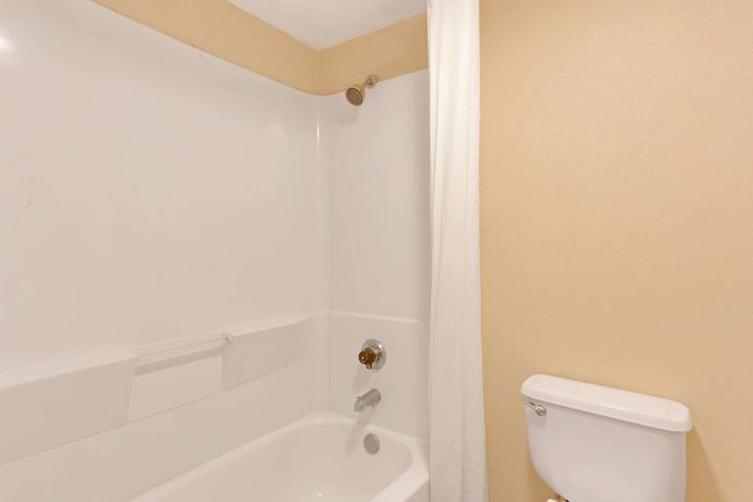 Imagen de la habitación del Hotel Super 8 by Wyndham Tucson Downtown Convention Center. Foto 14
