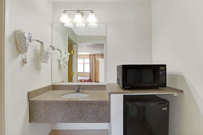 Imagen de la habitación del Hotel Super 8 by Wyndham Tucson/Grant Road Area AZ. Foto 4