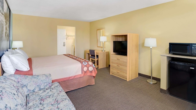 Imagen de la habitación del Hotel Super 8 by Wyndham Tucson/Grant Road Area AZ. Foto 6