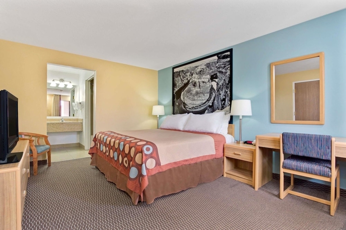 Imagen de la habitación del Hotel Super 8 by Wyndham Tucson/Grant Road Area AZ. Foto 10