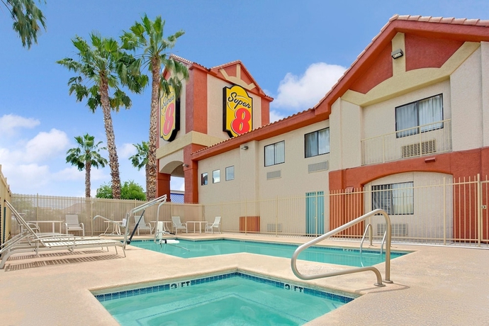 Imagen de la piscina del Hotel Super 8 by Wyndham Tucson/Grant Road Area AZ. Foto 15
