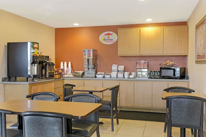 Imagen del bar/restaurante del Hotel Super 8 by Wyndham Tucson/Grant Road Area AZ. Foto 2