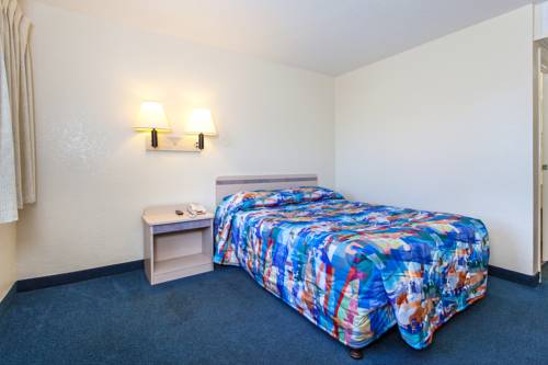 Imagen de la habitación del Hotel Super 8 by Wyndham Turlock. Foto 5