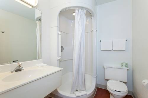 Imagen de la habitación del Hotel Super 8 by Wyndham Turlock. Foto 8