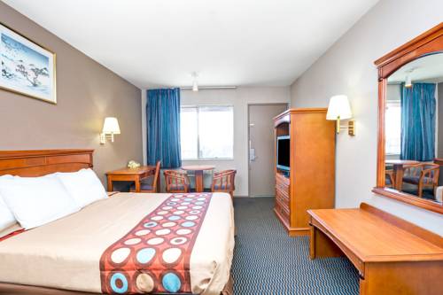 Imagen de la habitación del Hotel Super 8 by Wyndham Upland Ontario CA. Foto 8