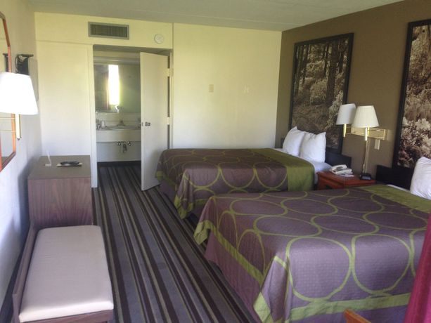 Imagen de la habitación del Hotel Super 8 by Wyndham Valdosta Mall. Foto 3