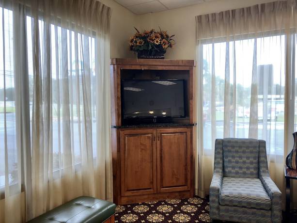 Imagen de los interiores del Hotel Super 8 by Wyndham Valdosta Mall. Foto 18