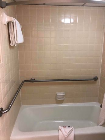 Imagen de la habitación del Hotel Super 8 by Wyndham Valdosta Mall. Foto 10
