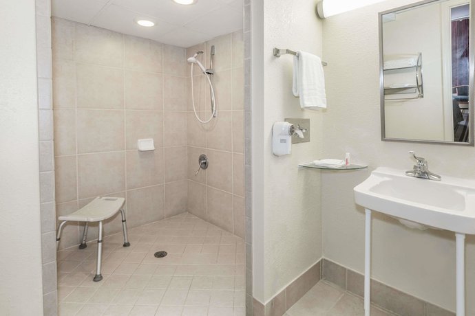 Imagen de la habitación del Hotel Super 8 by Wyndham Valdosta Mall. Foto 13