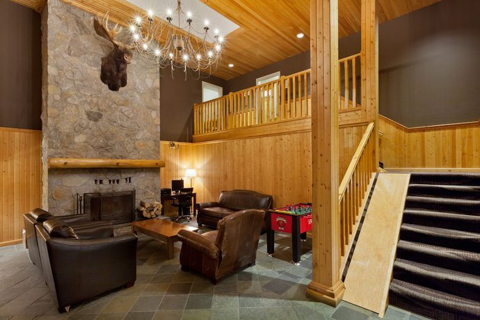 Imagen de los interiores del Hotel Super 8 by Wyndham Valemount. Foto 17