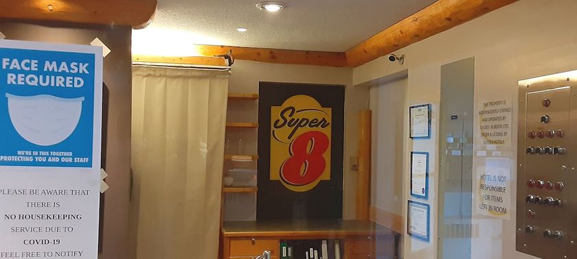 Imagen de los interiores del Hotel Super 8 by Wyndham Valemount. Foto 18