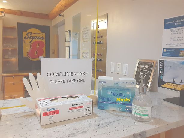 Imagen de los interiores del Hotel Super 8 by Wyndham Valemount. Foto 20
