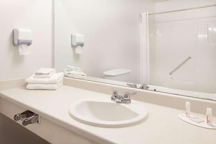 Imagen de la habitación del Hotel Super 8 by Wyndham Valemount. Foto 11